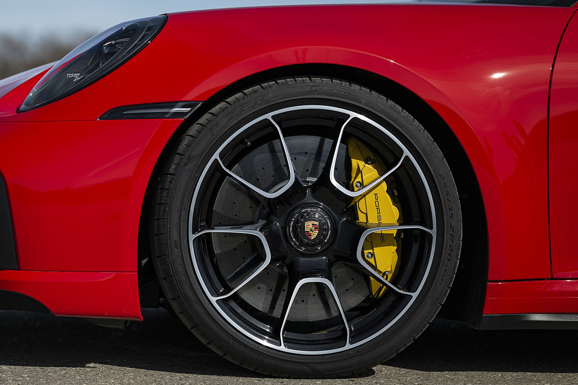 Купить литые или кованые колесные диски для Porsche
